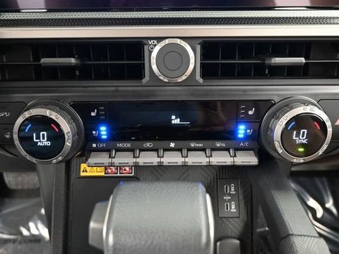 Used 2025 Toyota 4Runner Limited AWD/4WD image 14