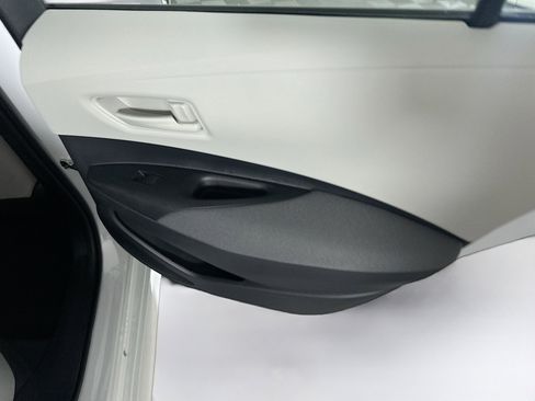 Used 2025 Toyota Corolla LE w/ Convenience Package image 27