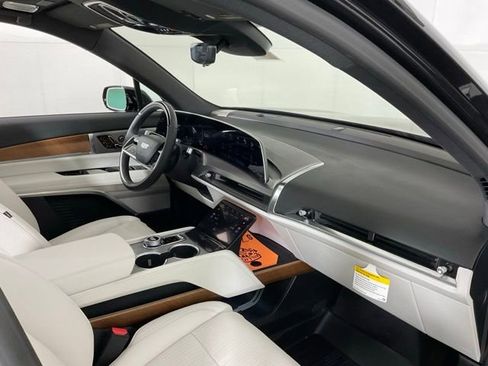 New 2026 Cadillac Vistiq Premium Luxury w/ LPO, Floor Liner Package AWD/4WD image 28