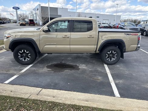 Used 2020 Toyota Tacoma TRD Off-Road image 3