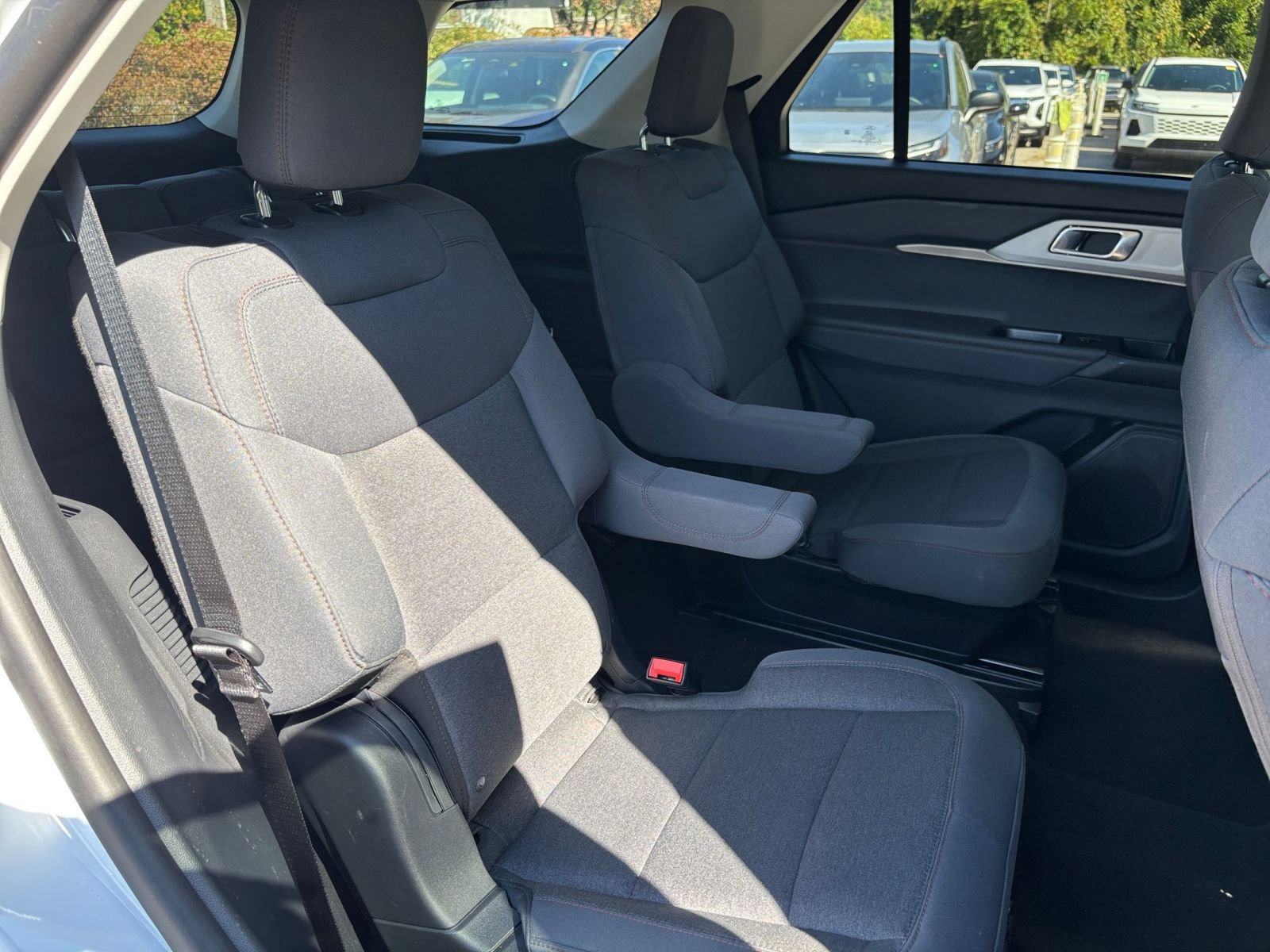 Used 2026 Ford Explorer Active AWD/4WD image 39