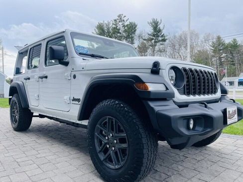 Used 2024 Jeep Wrangler Unlimited Sport AWD/4WD image 4