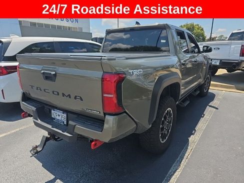 Used 2025 Toyota Tacoma TRD Off-Road AWD/4WD image 5