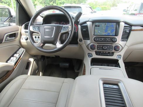 Used 2015 GMC Yukon Denali w/ Premium Package AWD/4WD image 13