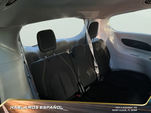 Used 2022 Chrysler Voyager LX image 32