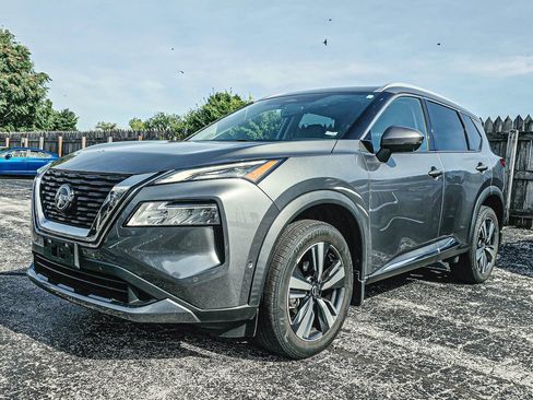 Used 2023 Nissan Rogue SL w/ SL Premium Package FWD image 3