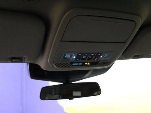 Used 2022 Ford Explorer XLT w/ Equipment Group 202A AWD/4WD image 19