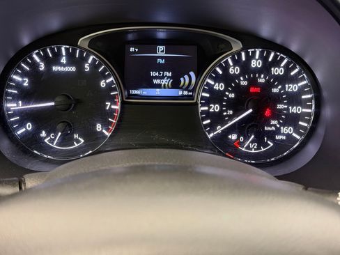 Used 2018 Nissan Pathfinder S image 17