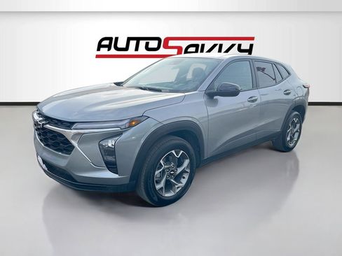 Used 2024 Chevrolet Trax RS image 3