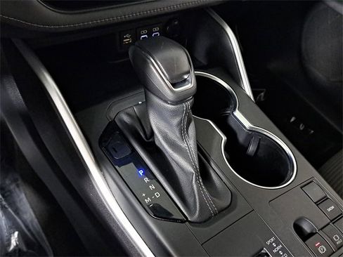 Used 2023 Toyota Highlander LE image 31