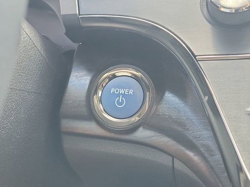 Used 2016 Toyota Avalon Limited image 29