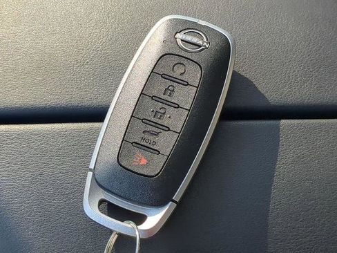 Certified 2025 Nissan Rogue SL w/ SL Premium Package FWD image 29