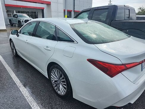 Used 2019 Toyota Avalon Limited FWD image 17