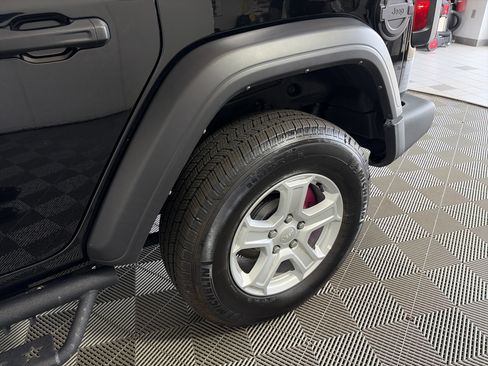 Used 2022 Jeep Wrangler Unlimited Sport AWD/4WD image 14
