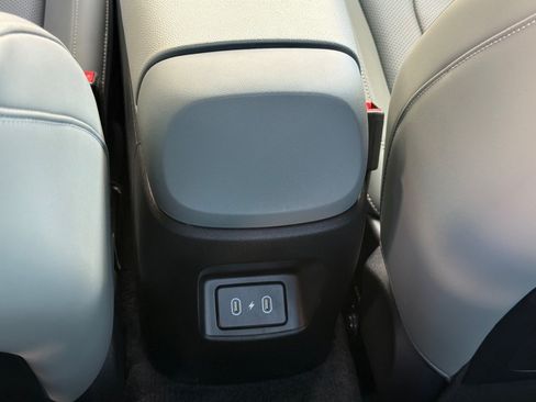 Used 2025 Hyundai Elantra Limited FWD image 16