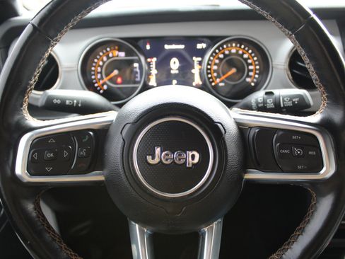 Used 2023 Jeep Wrangler Unlimited Sahara image 14