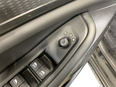 Used 2025 Jeep Grand Cherokee Laredo image 31