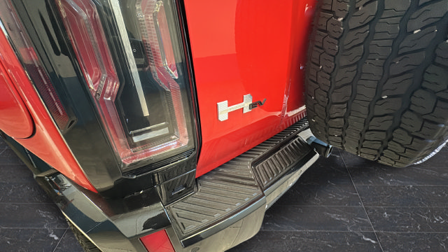 Used 2025 GMC Hummer EV 2X AWD/4WD image 40