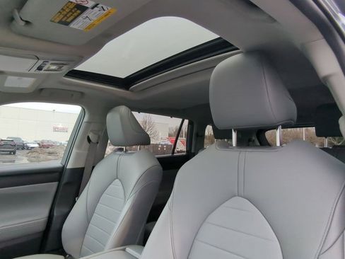Certified 2020 Toyota Highlander XLE image 10