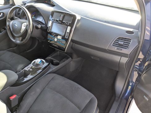 Used 2016 Nissan Leaf SV w/ Premium Package image 31