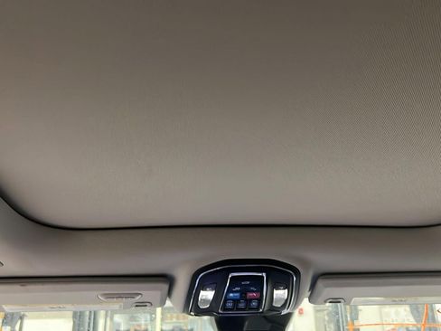 Used 2023 Jeep Grand Cherokee L Limited w/ Luxury Tech Group II image 18