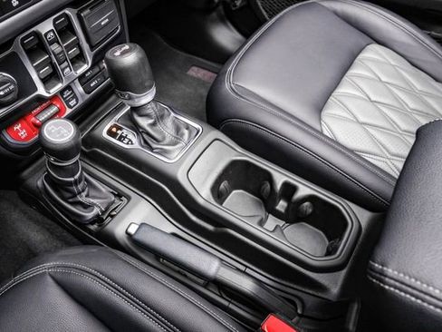 Used 2024 Jeep Wrangler Unlimited Rubicon w/ Technology Group image 36