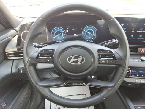Used 2025 Hyundai Elantra SEL FWD image 11