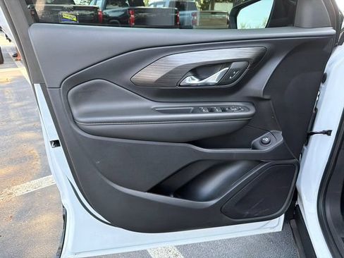 Used 2023 GMC Terrain SLE w/ Driver Convenience Package FWD image 10