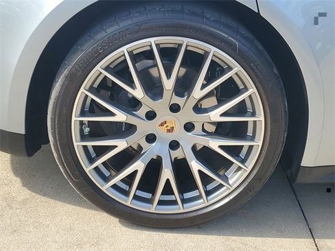 Certified 2024 Porsche Panamera image 13