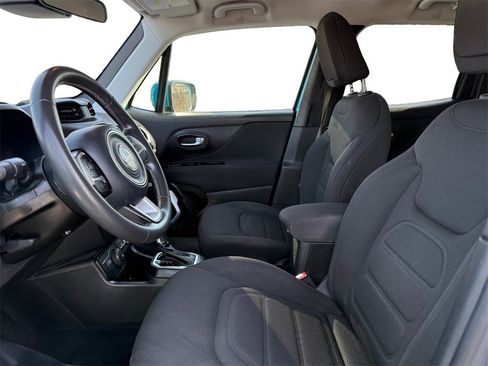 Used 2021 Jeep Renegade Latitude image 9