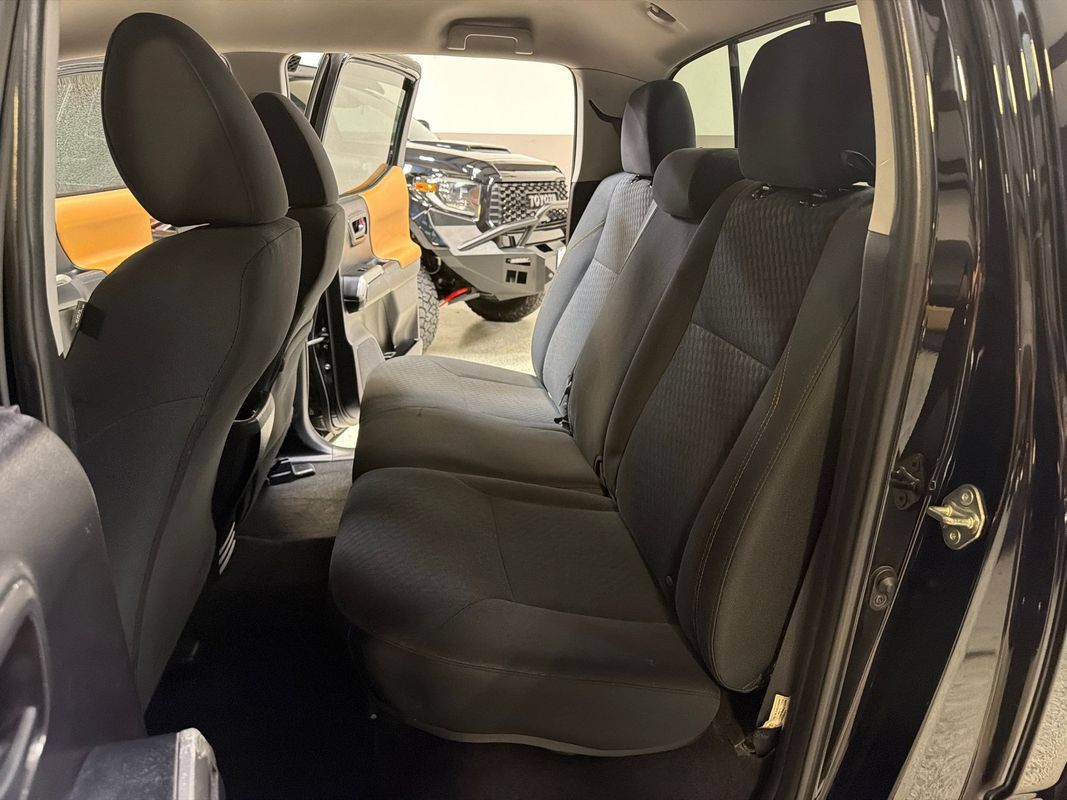 Used 2020 Toyota Tacoma SR5 RWD image 32