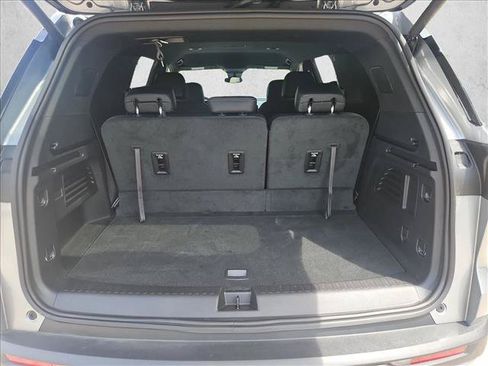Used 2026 Chevrolet Traverse LT FWD image 6