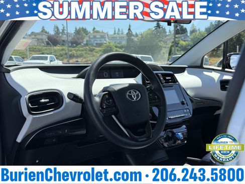Used 2019 Toyota Prius LE AWD/4WD image 12