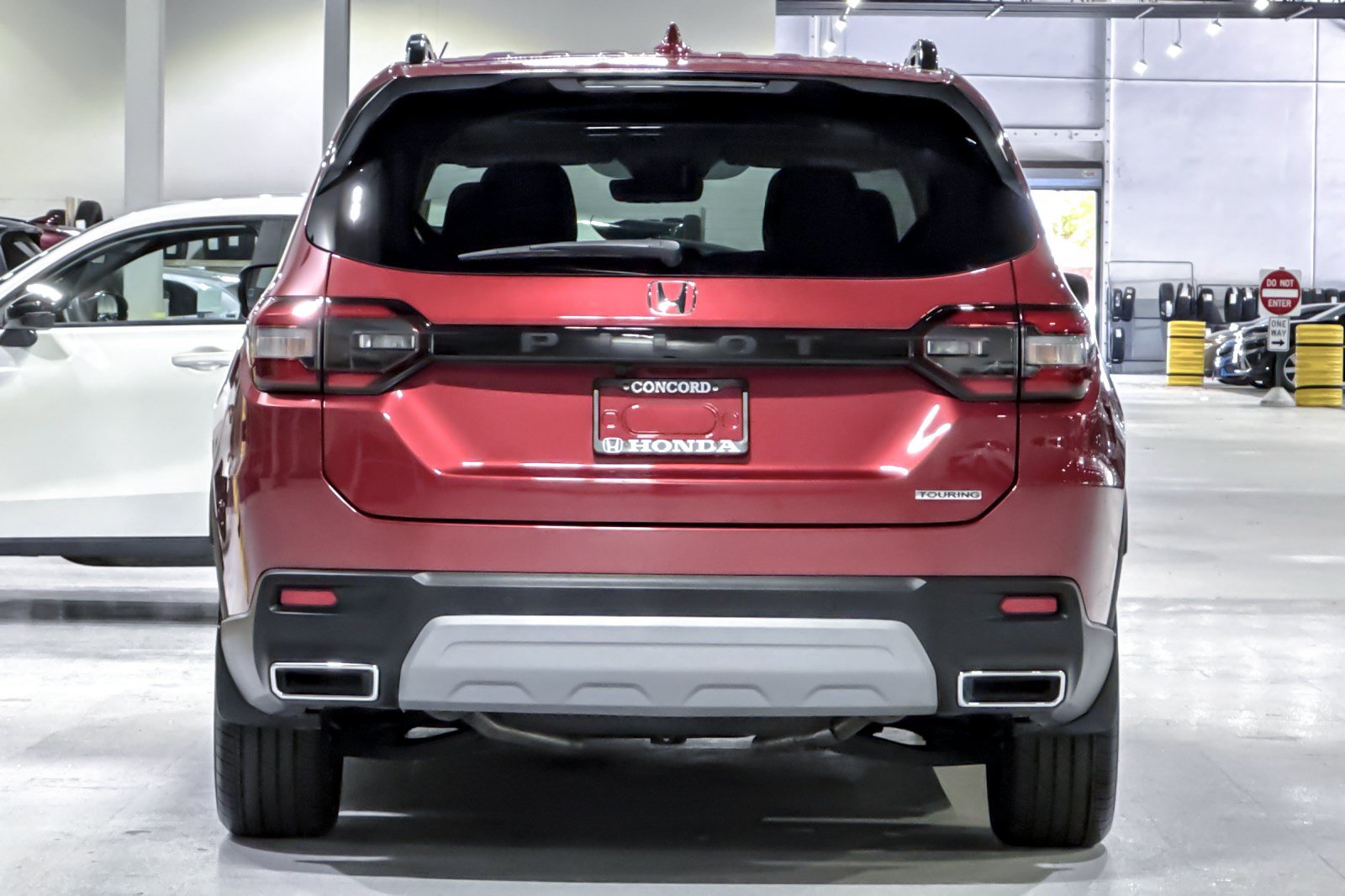 Used 2025 Honda Pilot Touring image 10