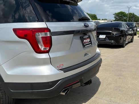 Used 2018 Ford Explorer XLT w/ Equipment Group 202A AWD/4WD image 15