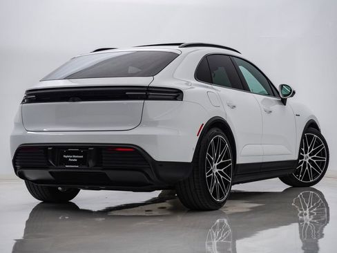 Used 2025 Porsche Macan 4S Electric AWD/4WD image 11