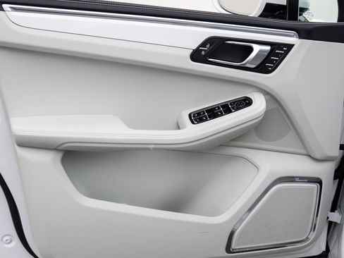 Certified 2024 Porsche Macan GTS image 14