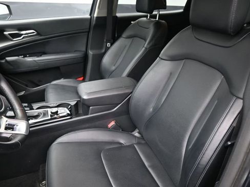 Used 2024 Kia Sportage EX image 19