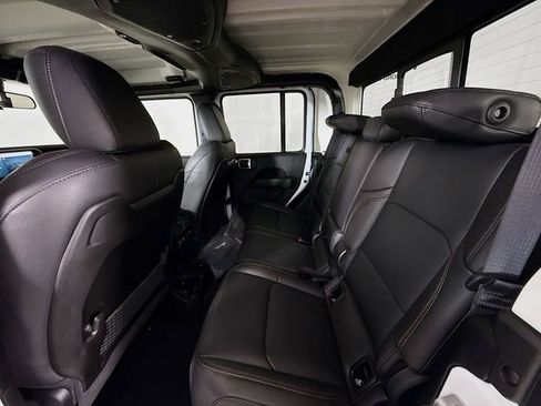 New 2025 Jeep Gladiator Sport image 23