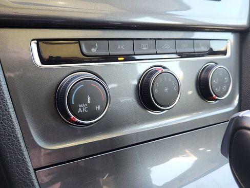 Used 2017 Volkswagen Golf Alltrack SE image 9