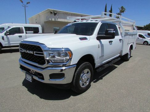 Used 2024 RAM 3500 SLT AWD/4WD image 4