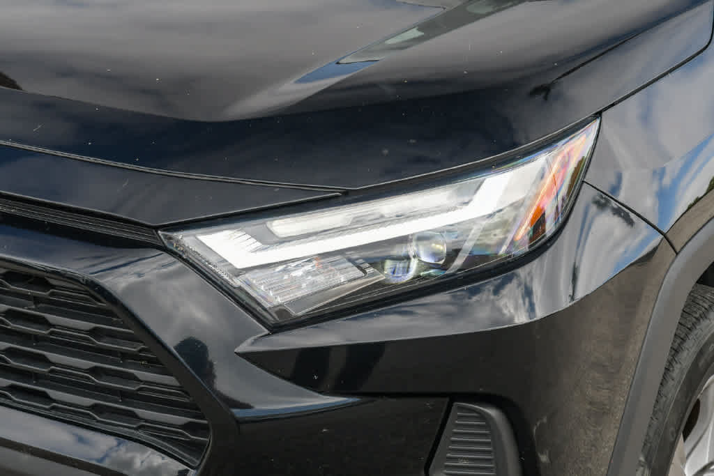 Used 2025 Toyota RAV4 XLE AWD/4WD image 5
