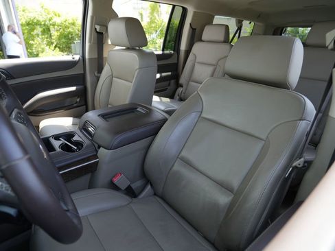 Used 2018 Chevrolet Suburban LT w/ LT Signature Package RWD image 24