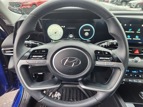 Certified 2023 Hyundai Elantra Limited w/ Preferred Accessory Package image 9