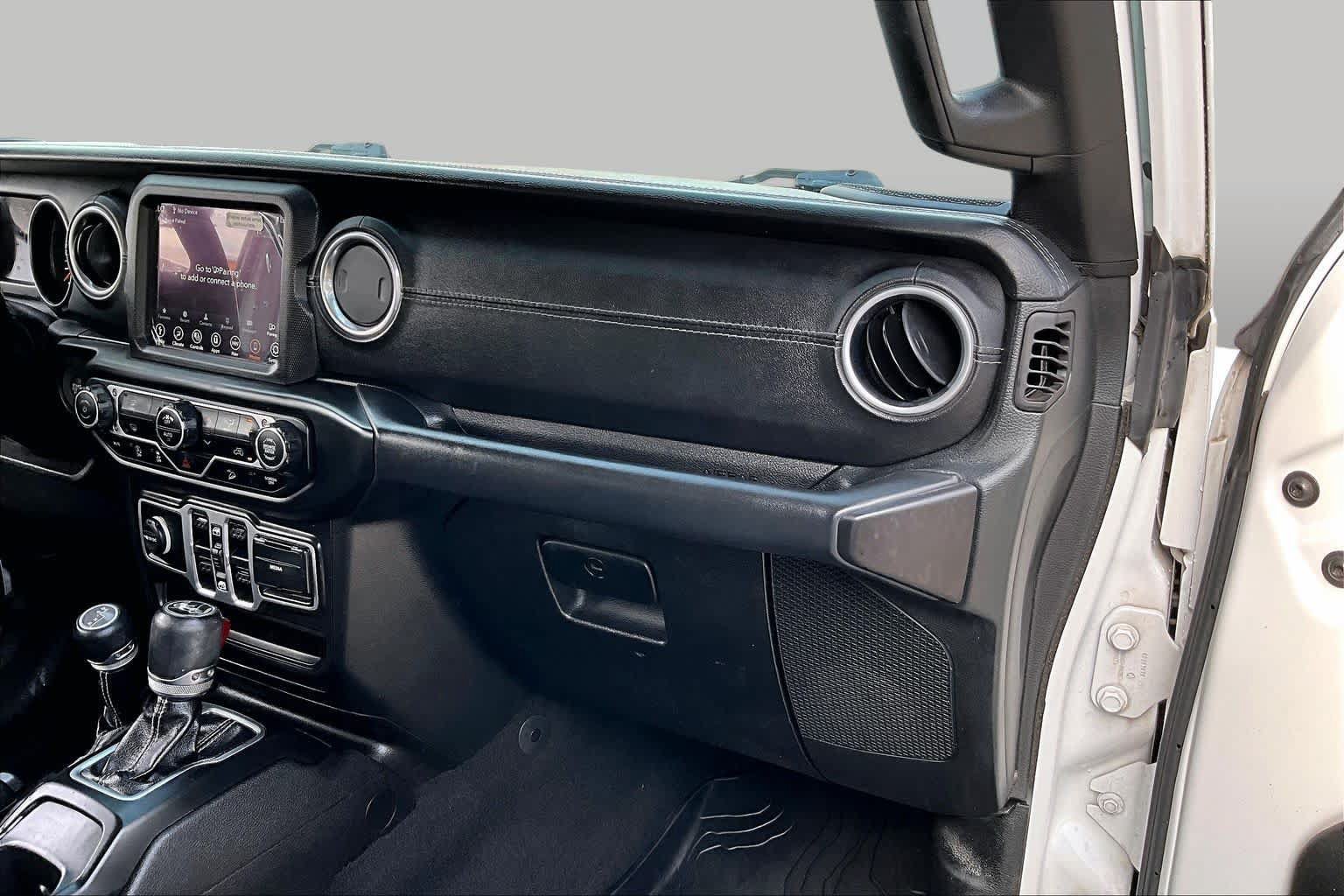 Used 2018 Jeep Wrangler Unlimited Sahara AWD/4WD image 17