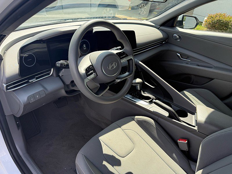 Used 2024 Hyundai Elantra SEL FWD image 10