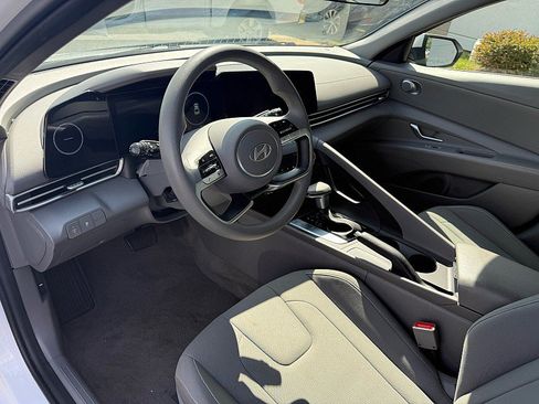 Used 2024 Hyundai Elantra SEL FWD image 10