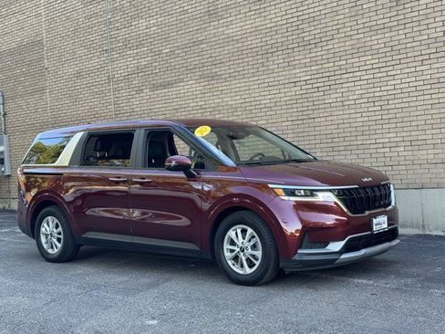 Used 2023 Kia Carnival LX FWD image 4