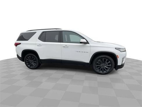 Used 2023 Chevrolet Traverse RS image 9