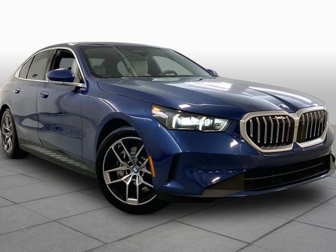Used 2024 BMW i5 eDrive40i w/ Premium Package RWD image 2